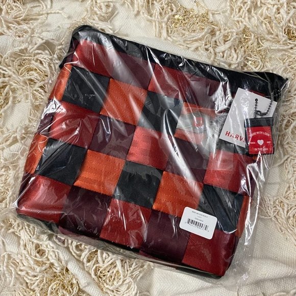 HARVEYS Seatbelt Vamp Mini Messenger Crossbody Bag - Picture 5 of 11